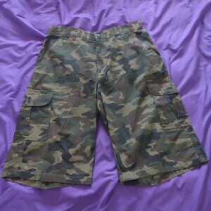 Hiker Made in Bangladesh CA NO. 40216 100% Cotton Size 34 Camo Cargo Shorts
